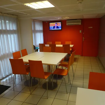 Premiere Classe Lyon Sud - Sur Rhone Vienne Hotel 3*